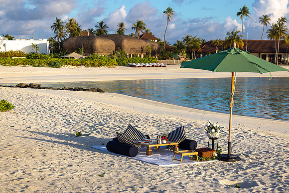 0265 Fancy breakfast at the beach, Maldives