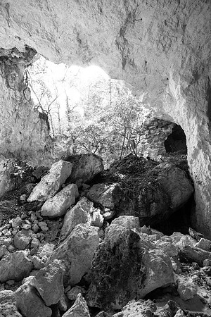 3046 Cave I, Serbia