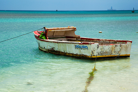 1033 Aruba boat