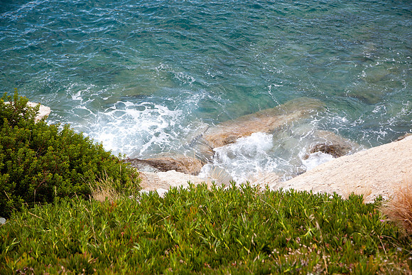 1048 Rocky shore