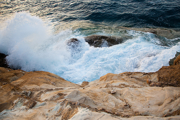 1064  Wave crashing on rocks V