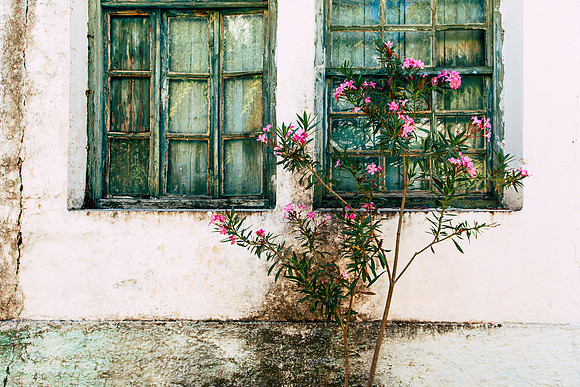 0088 Old green windows, Greece