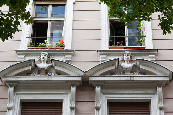 4033 Window ladies, Belgrade