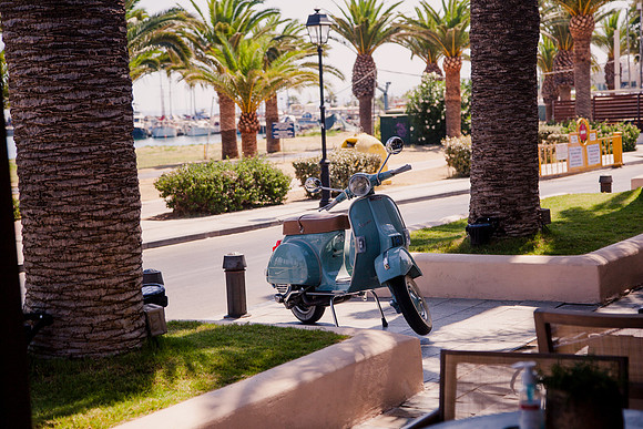 0101 Light blue Vespa
