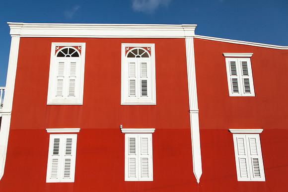5035 Red house