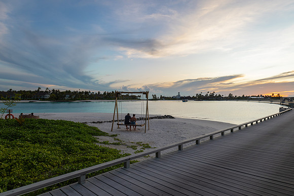 0235 Beach couple, Maldives