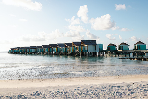 0255 Overwater bungalows, Maldives