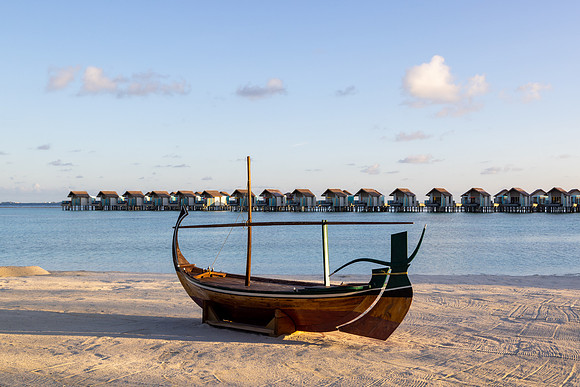 0231 Maldivian traditional boat